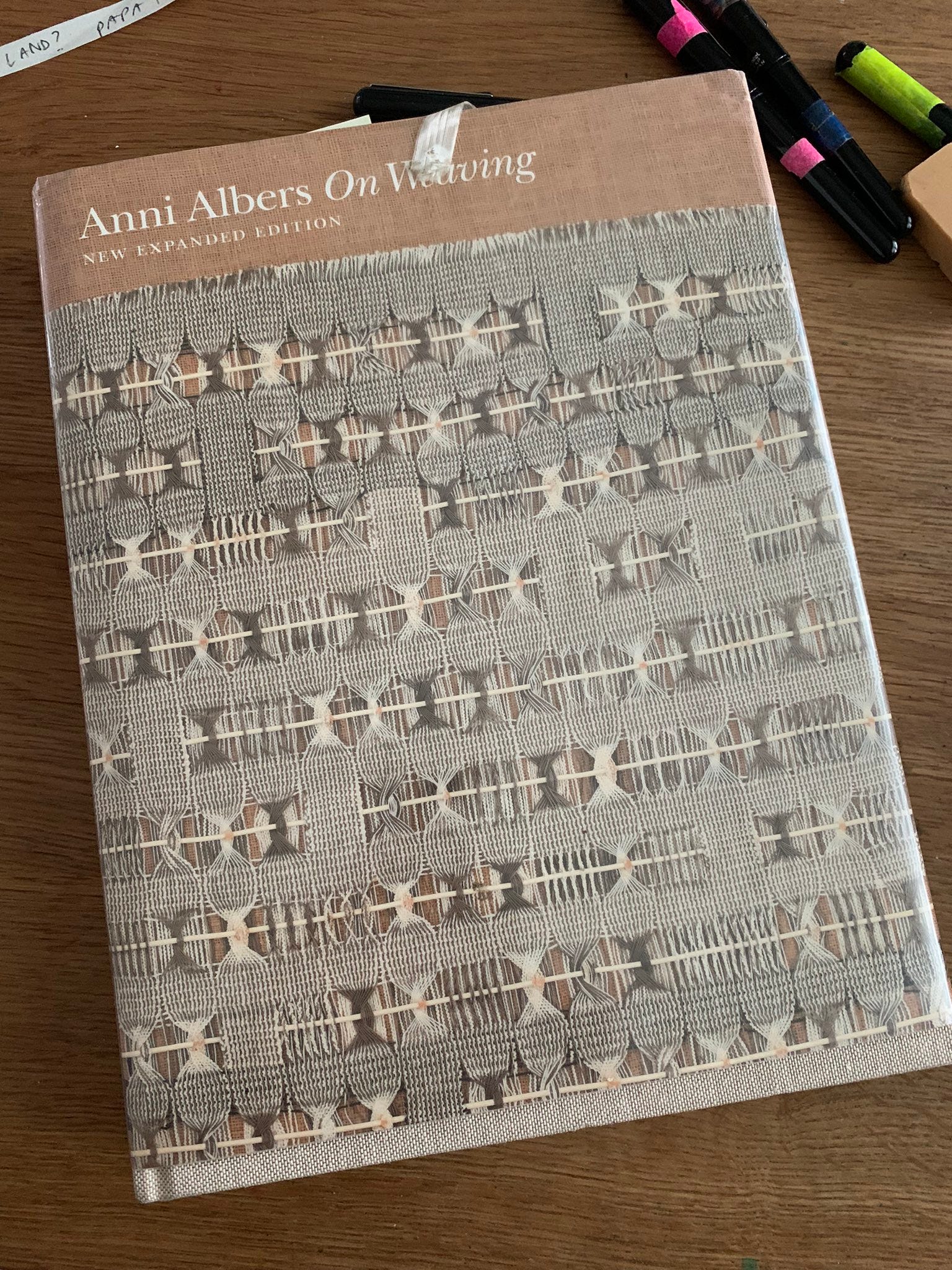 【絶版】スウェーデン織 組織図集「Warp and Weft」 絶版】スウェーデン織 組織図集「Warp and Weft」 - メルカリ