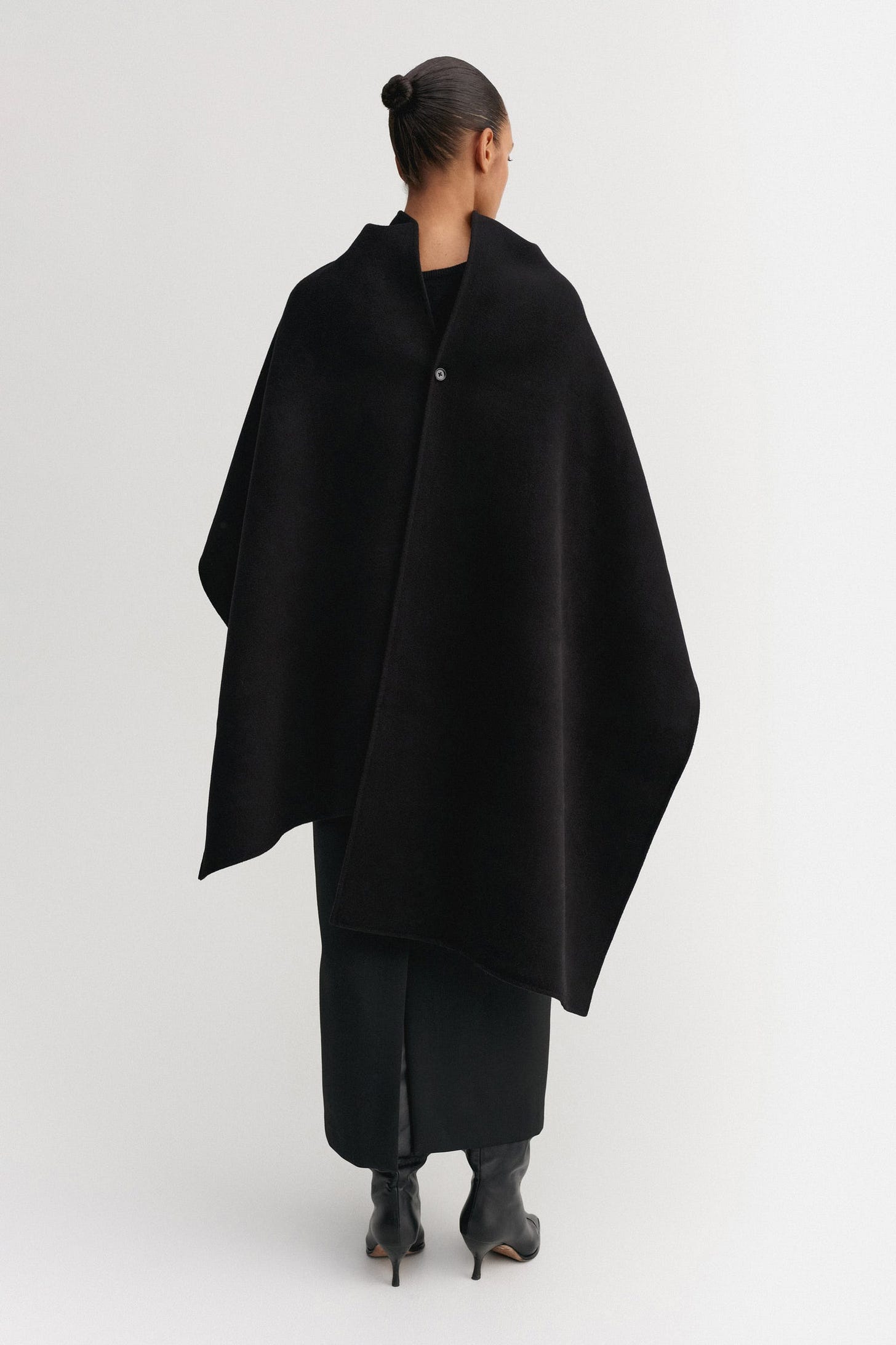 Colette Doublé Cape, black