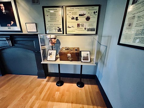 exhibits, display, floors, walls