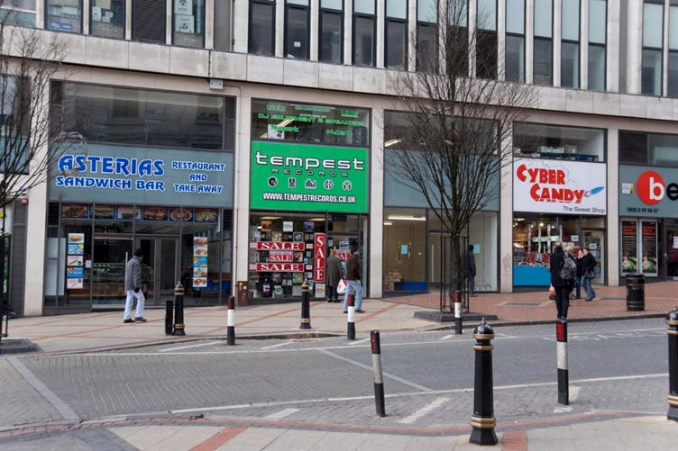 A building with many signs

AI-generated content may be incorrect.
