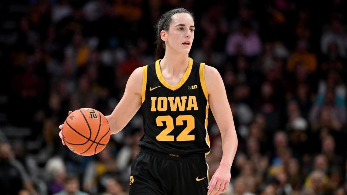 Caitlin Clark breaks Iowa women's basketball all-time scoring record -  CBSSports.com