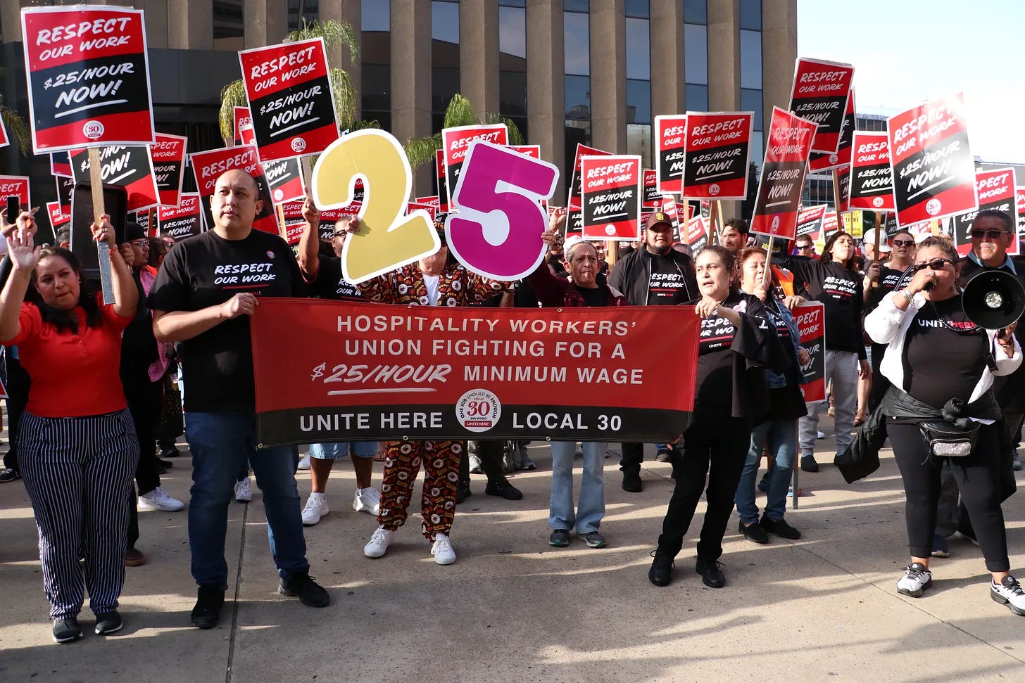 Hospitality workers in San Diego picketing for $25 minimum wage