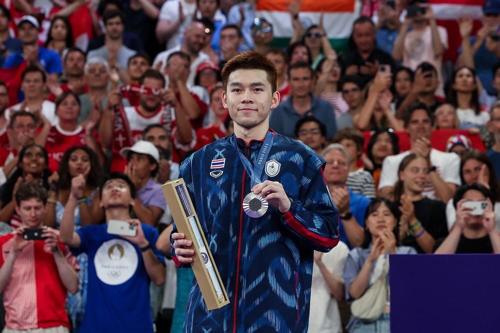 Thai badminton star Kunlavut Vitidsarn, the country's first Olympic badminton medalist, was named to the Forbes 30 Under 30 Asia 2025 list