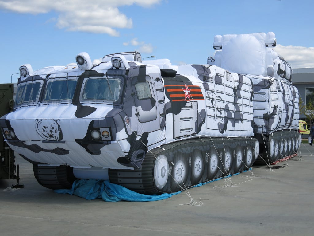 File:9K331MDT Tor-M2DT inflatable decoy.jpg - Wikimedia Commons