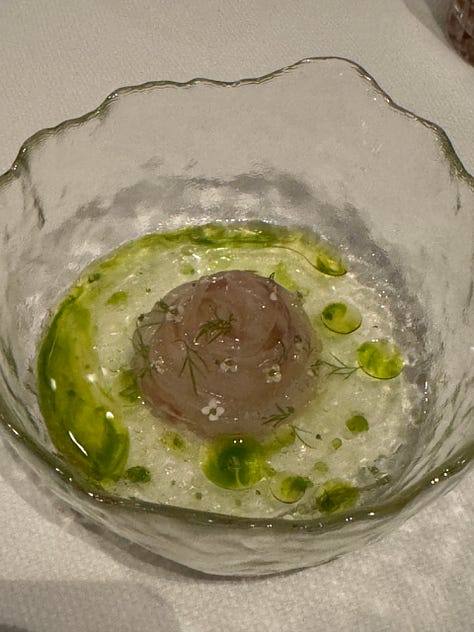 1. LUBINA, agua de tomate verde y wasabi 2. HUEVO, setas y caldo de bosque vídeo 3. CHERNE, escabeche y clorofila 