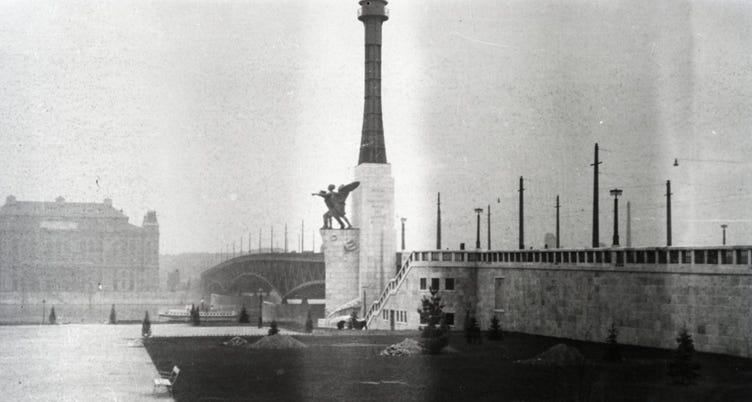 A black and white photo of a tower

AI-generated content may be incorrect.