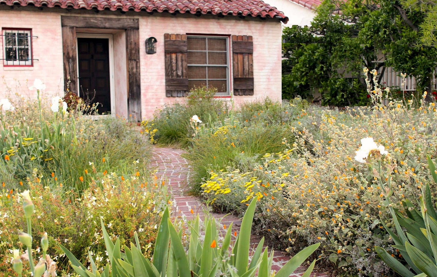 7 Incredible Lawn-Free Frontyards for Southern California ...