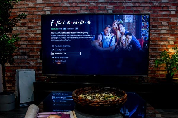 Friends on streaming platform play screen on TV | rmrk*st | Remarkist Magazine Friends on streaming platform play screen on TV | rmrk*st | Remarkist Magazine