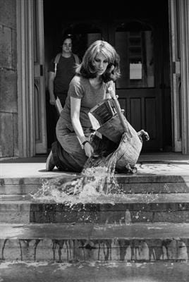 Mierle Laderman Ukeles - 7 artworks - performance