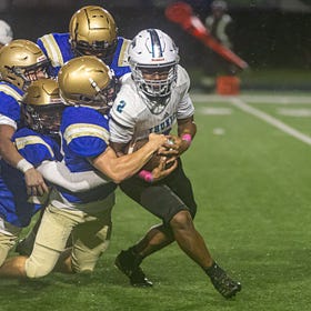 PHOTO GALLERY: Kelso football sacks Mountain View, claims 3A GSHL title