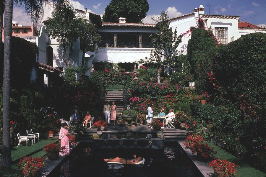 cuernavaca-villa-slim-aarons.jpg