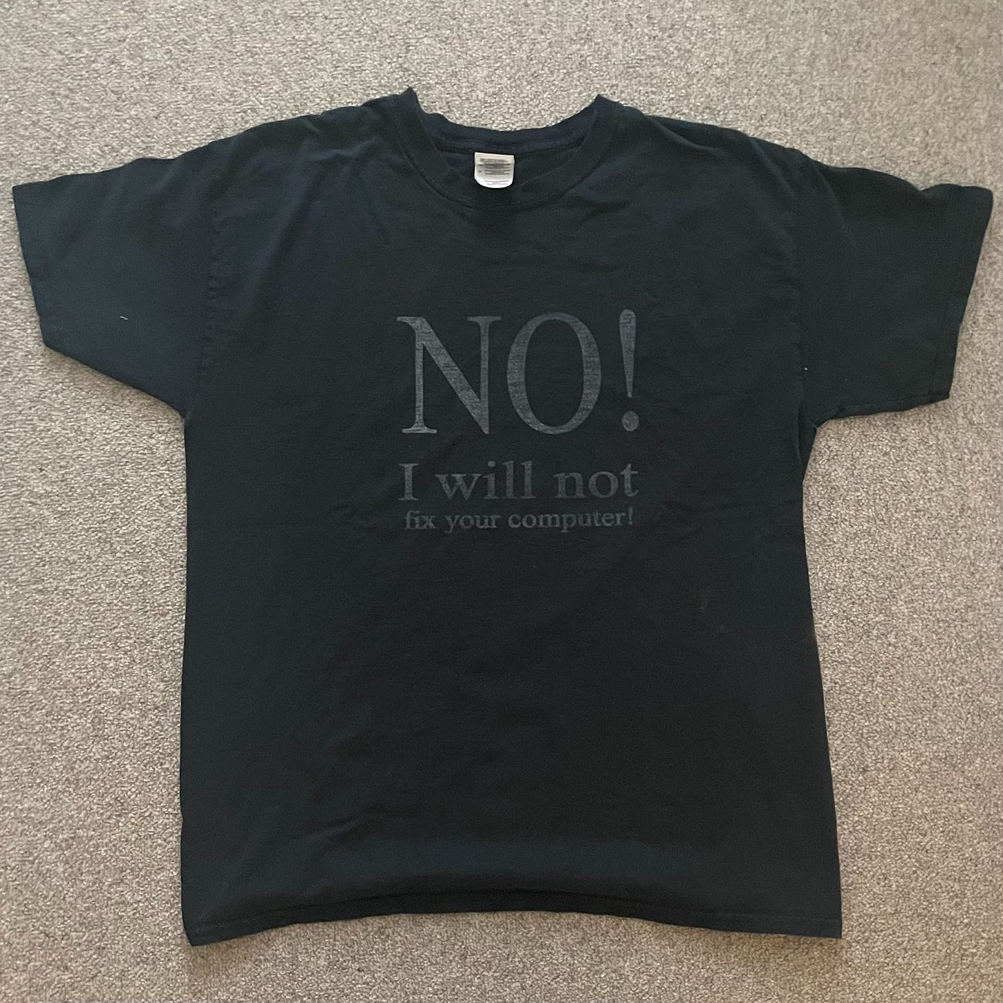 T-shirt saying "No! I will not fix your computer!"