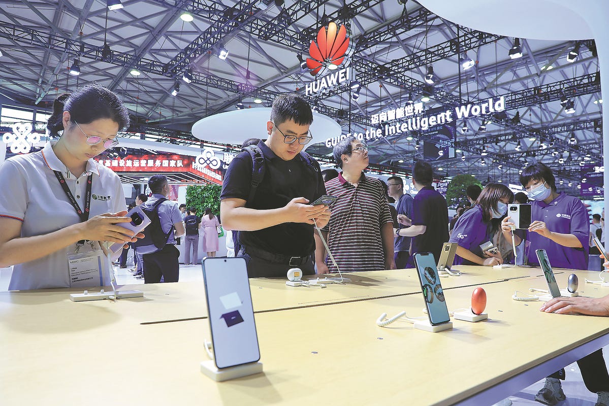 Huawei Mate 60 Pro draws public closer to China's space communication  satellite system | investinchina.chinadaily.com.cn