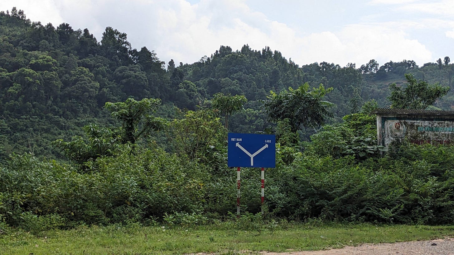 photo of border sign