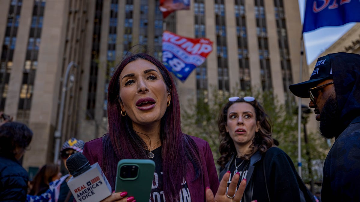 Laura Loomer, Lifelong Learner