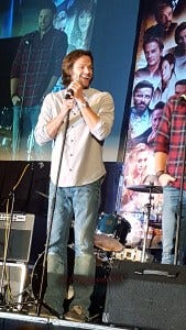 dallas_con_2015_phone_932_WM