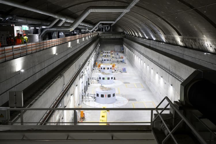 In der 200 Meter langen Maschinenkaverne sind die sechs Pumpturbinen untergebracht.