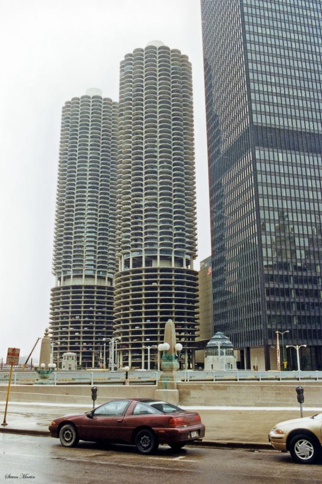 Landmark skyscraper condominiums gracing the north bank of the Chicago River, viewed from Wacker Drive, February 1996. Landmark skyscraper condominiums gracing the north bank of the Chicago River, viewed from Wacker Drive, February 1996.