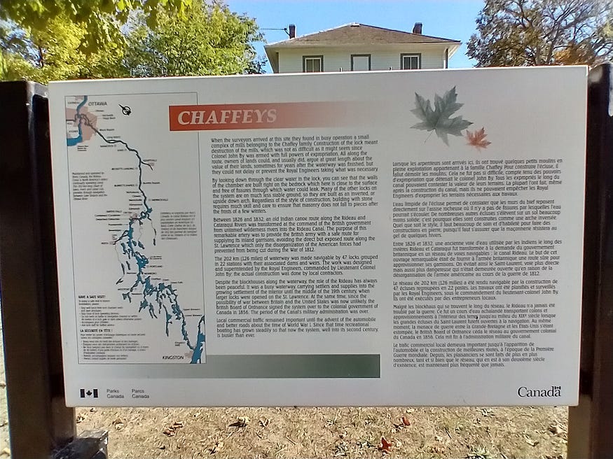 A bilingual historical plaque about the harrowing history of Chaffey’s Lock.