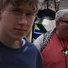 Aktivist BRÅKAR med POLISEN - Konfronterar honom!