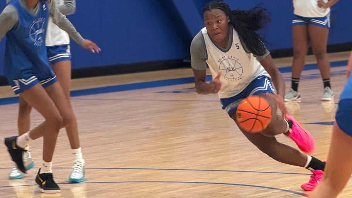 Women's basketball recruiting resulted in extreme height and length additions