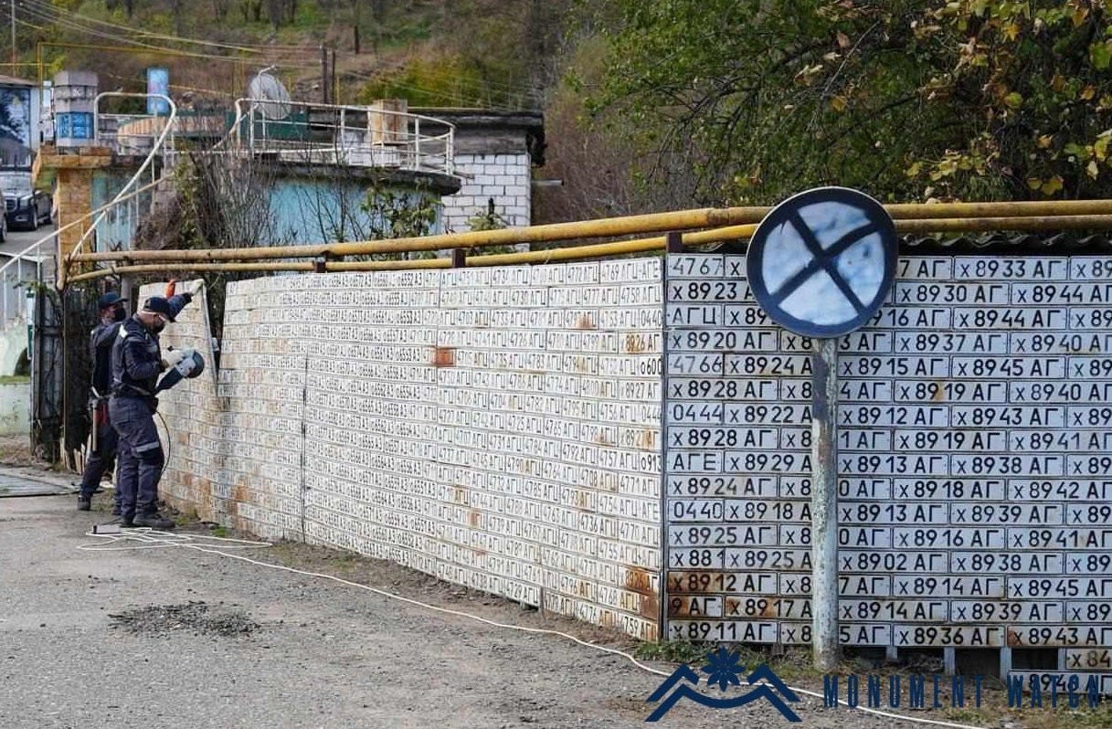 License plates trace history of world in chaos