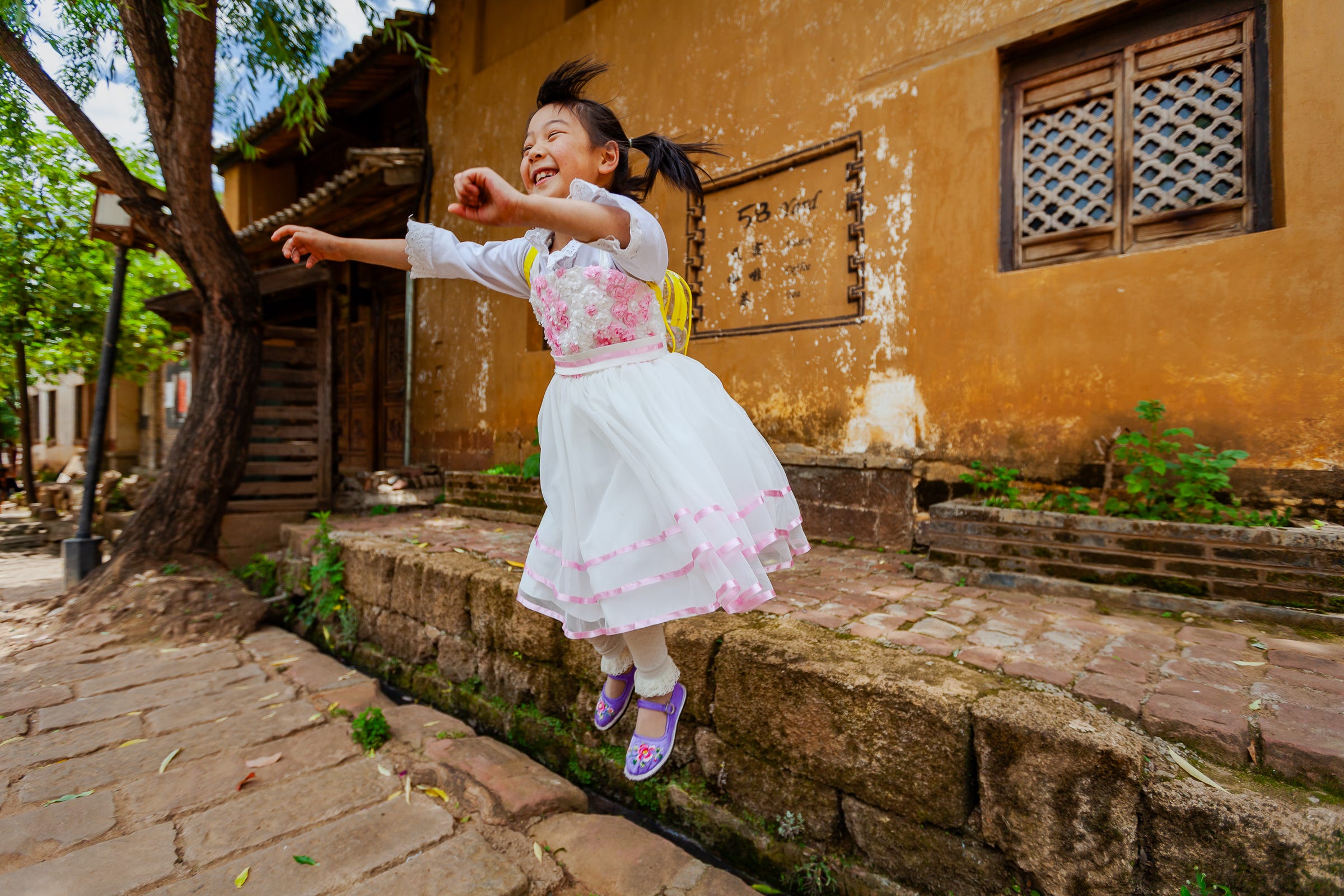 Floating to school, Jianchuan, China. 1/1000, f/2.8, ISO 100, 16mm