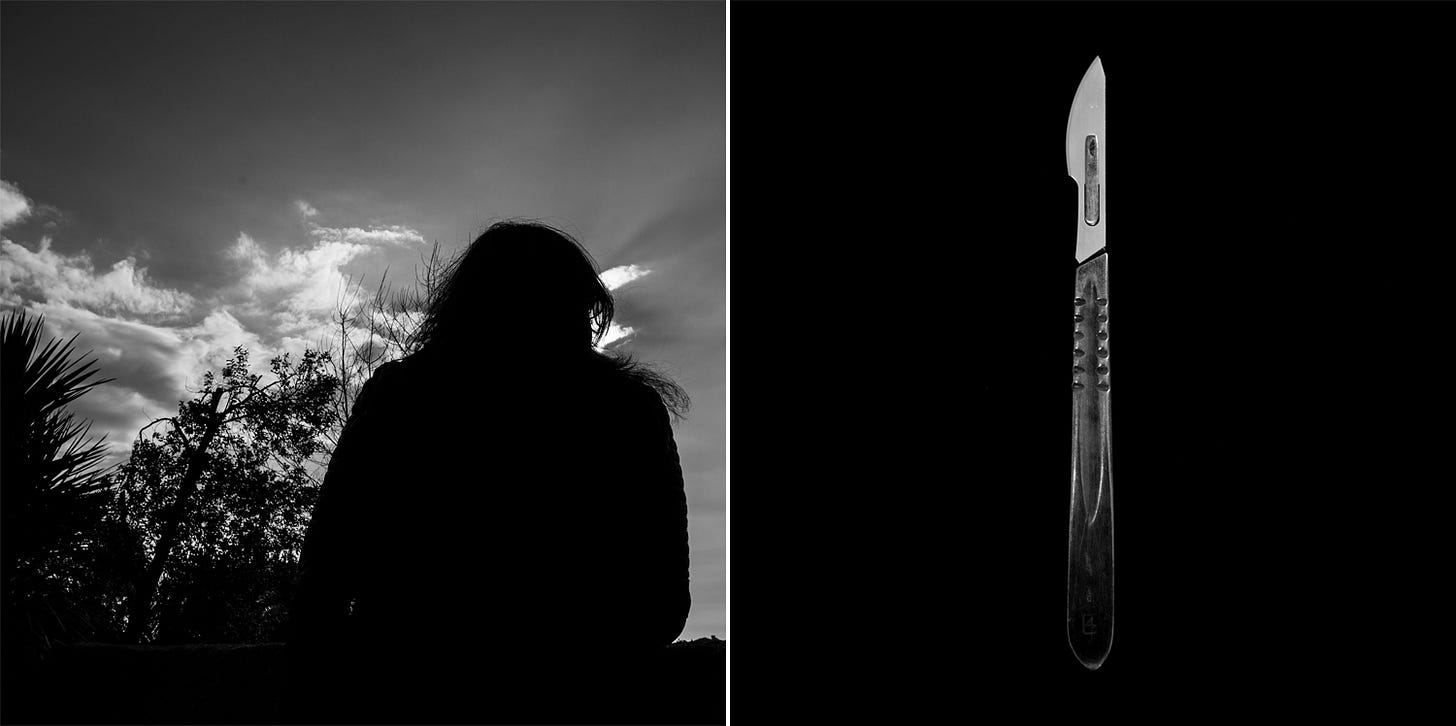Due immagini in bianco e nero affiancate: a sinistra, la silhouette scura di una persona di spalle contro un cielo nuvoloso e alberi; a destra, un bisturi chirurgico orientato verticalmente su uno sfondo completamente nero. Due immagini in bianco e nero affiancate: a sinistra, la silhouette scura di una persona di spalle contro un cielo nuvoloso e alberi; a destra, un bisturi chirurgico orientato verticalmente su uno sfondo completamente nero.