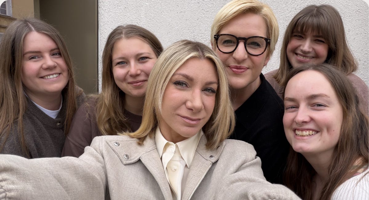 Warum Offsites uns mehr verbinden als 5 Tage gemeinsam im Büro zu sitzen