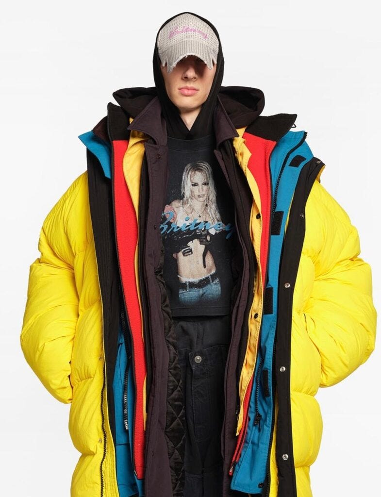 Britney Spears estrela a última coleção de Demna para a Balenciaga