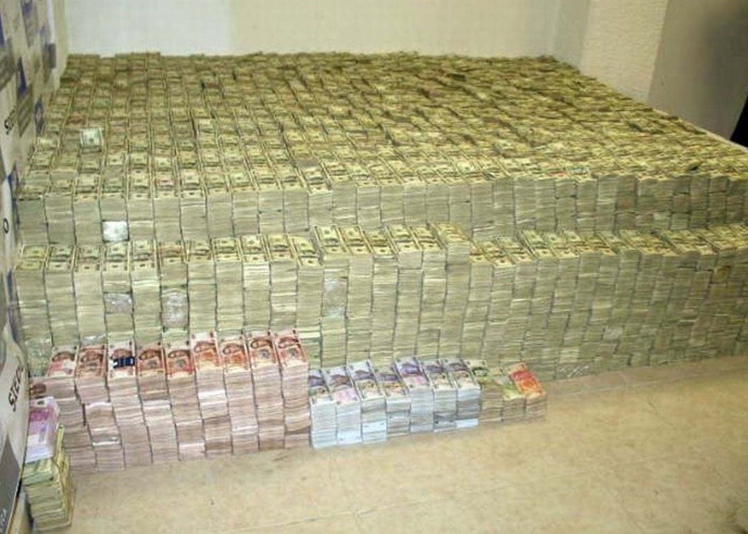 A pile of cash worth over 22 billion : r/MassQuantities