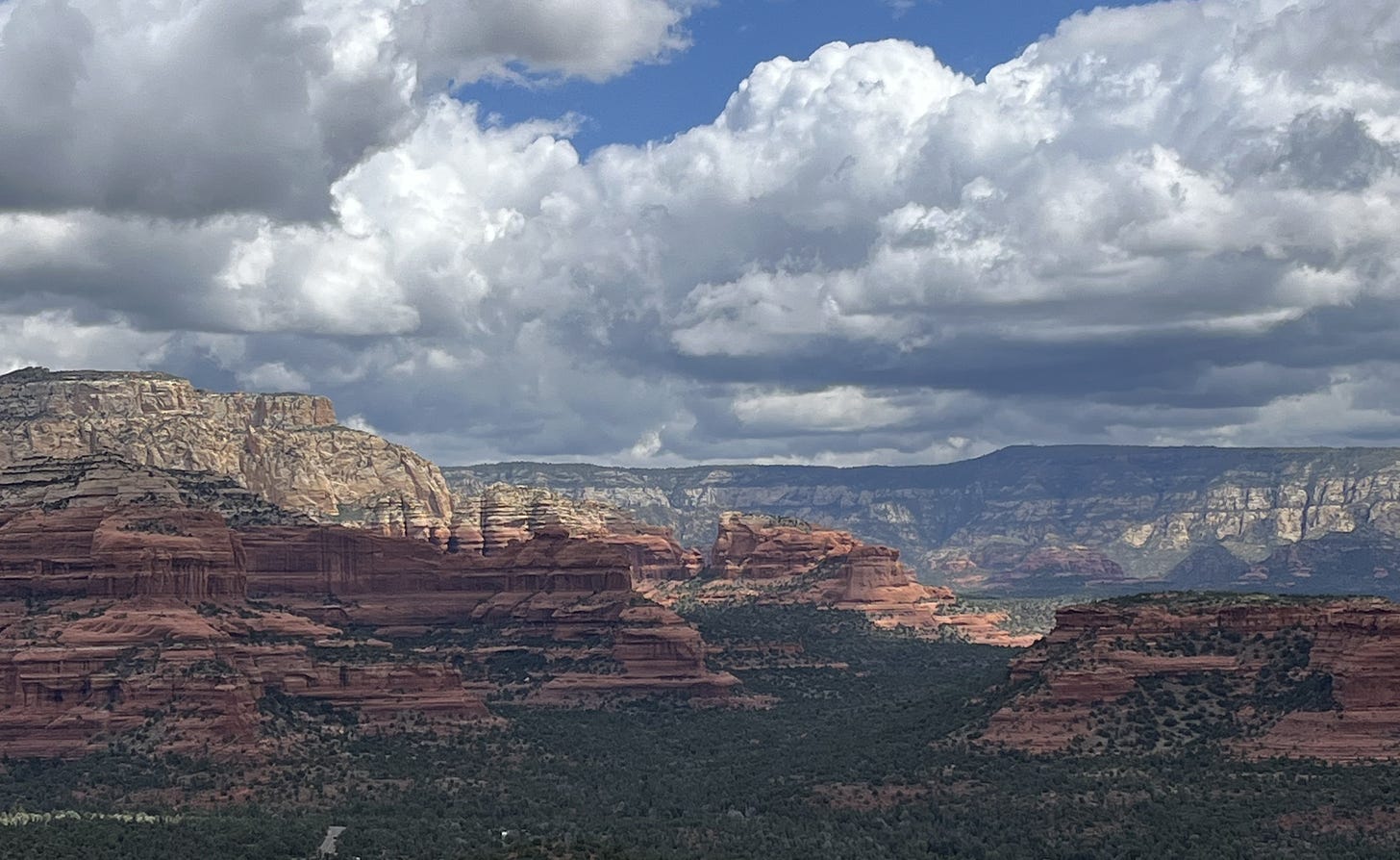 Panoramic views of the valley from the flat summit of Doe Mountain, an easy family-friendly plateau hike in Sedona.