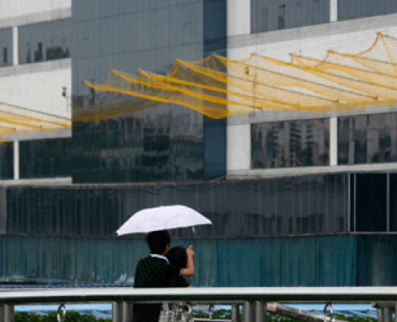 Foxconn stops payments, uses nets to curb suicides - RFI Foxconn stops payments, uses nets to curb suicides - RFI