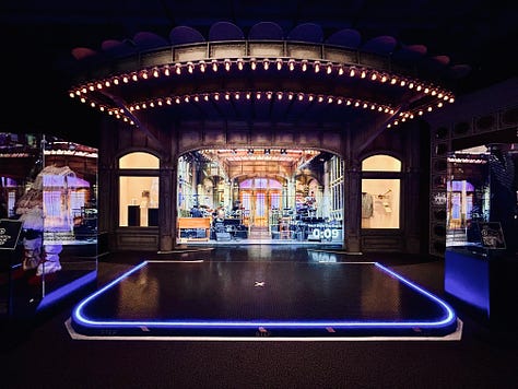 exhibits, displays, mannequins, lights, interactive