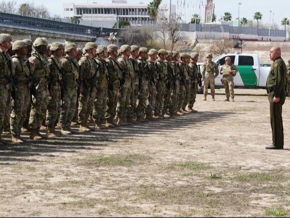 A US Border Patrol Agent swears in 290 Texas National Guard troops, giving them authority to enforce US immigration laws (Feb. 19, 2025).