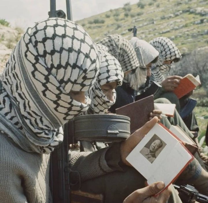 r/HistoryPorn - Palestinian Resistance fighters reading copies of "Quotations from Chairman Mao Zedong" in 1970. [720 x 701]