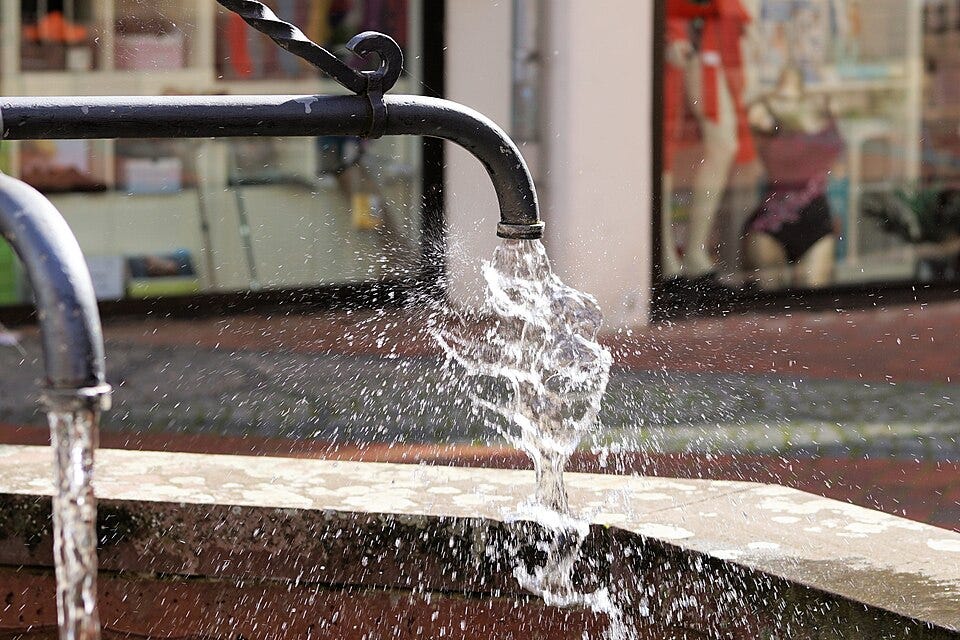 File:Water Fountain Frisch.jpg