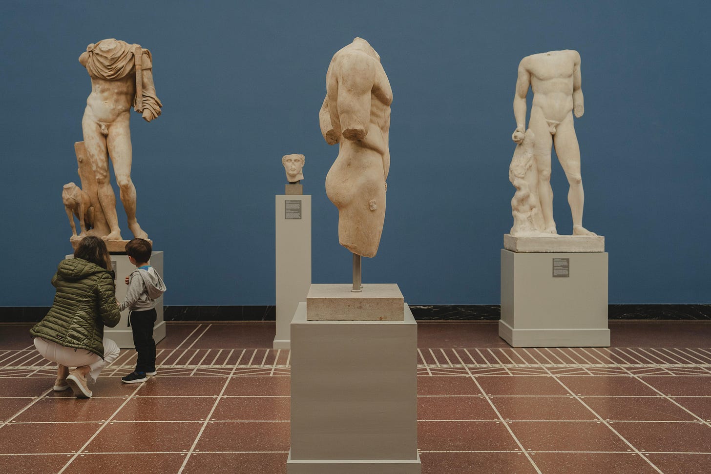 Onde estão as cabeças? Estátuas antigas com corpos incompletos criam quebra- cabeças para museus - Estadão