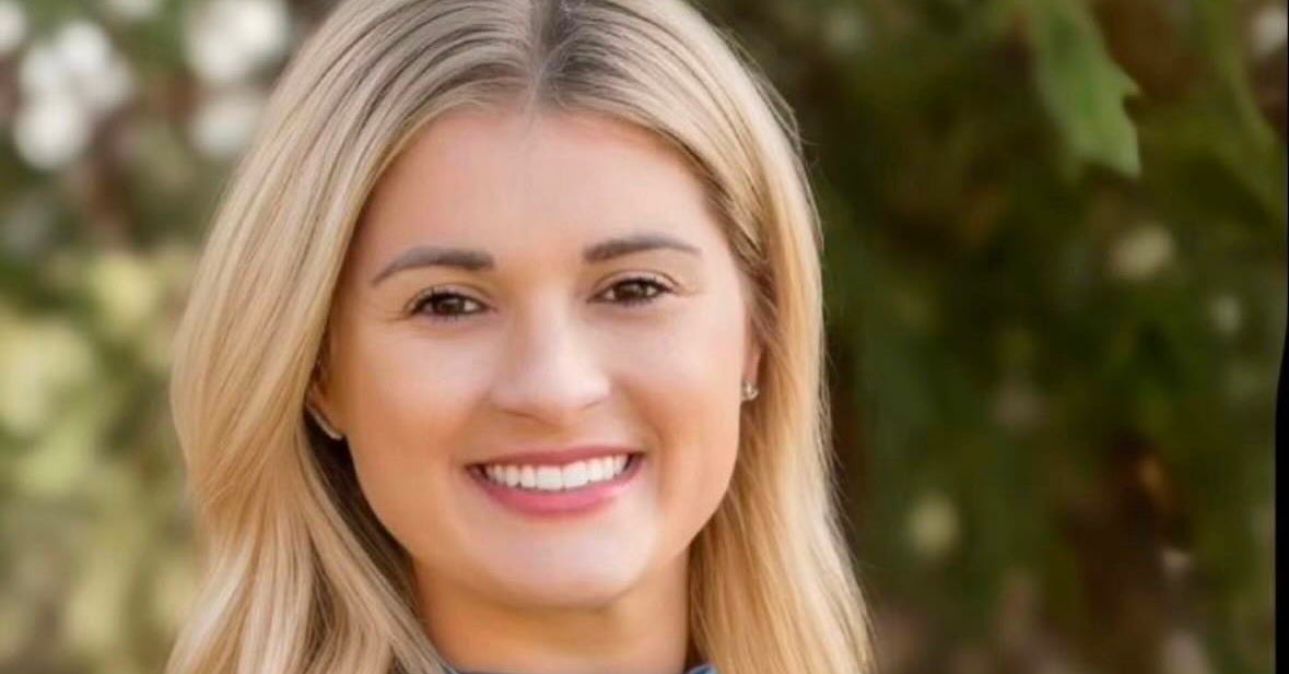 May be an image of one or more people, blonde hair, makeup, people smiling and text