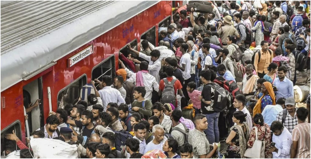 Post-Chhath Rush Triggers Chaos at Patna Stations as RPF Steps In to Control Overcrowding – Patna Press Post-Chhath Rush Triggers Chaos at Patna Stations as RPF Steps In to Control Overcrowding – Patna Press