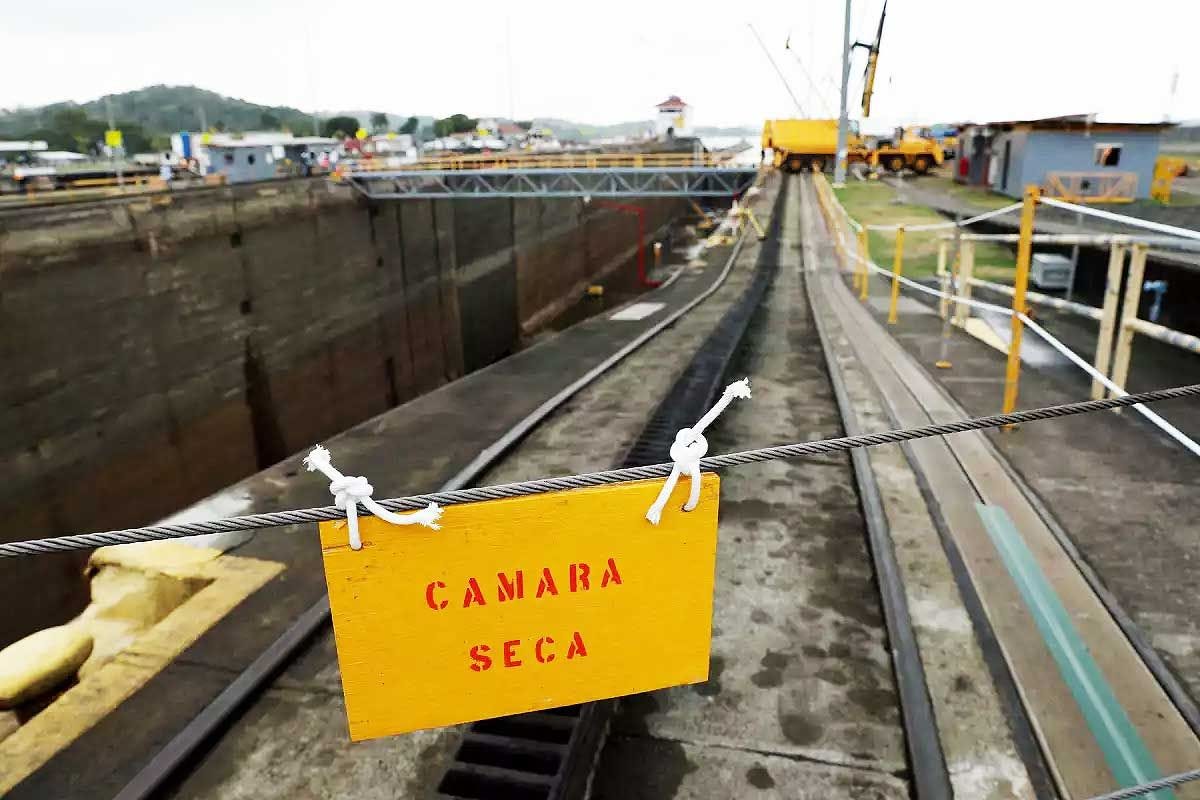 Panama Canal further reduces ship crossings as more severe drought hits  Lake Gatun — MercoPress