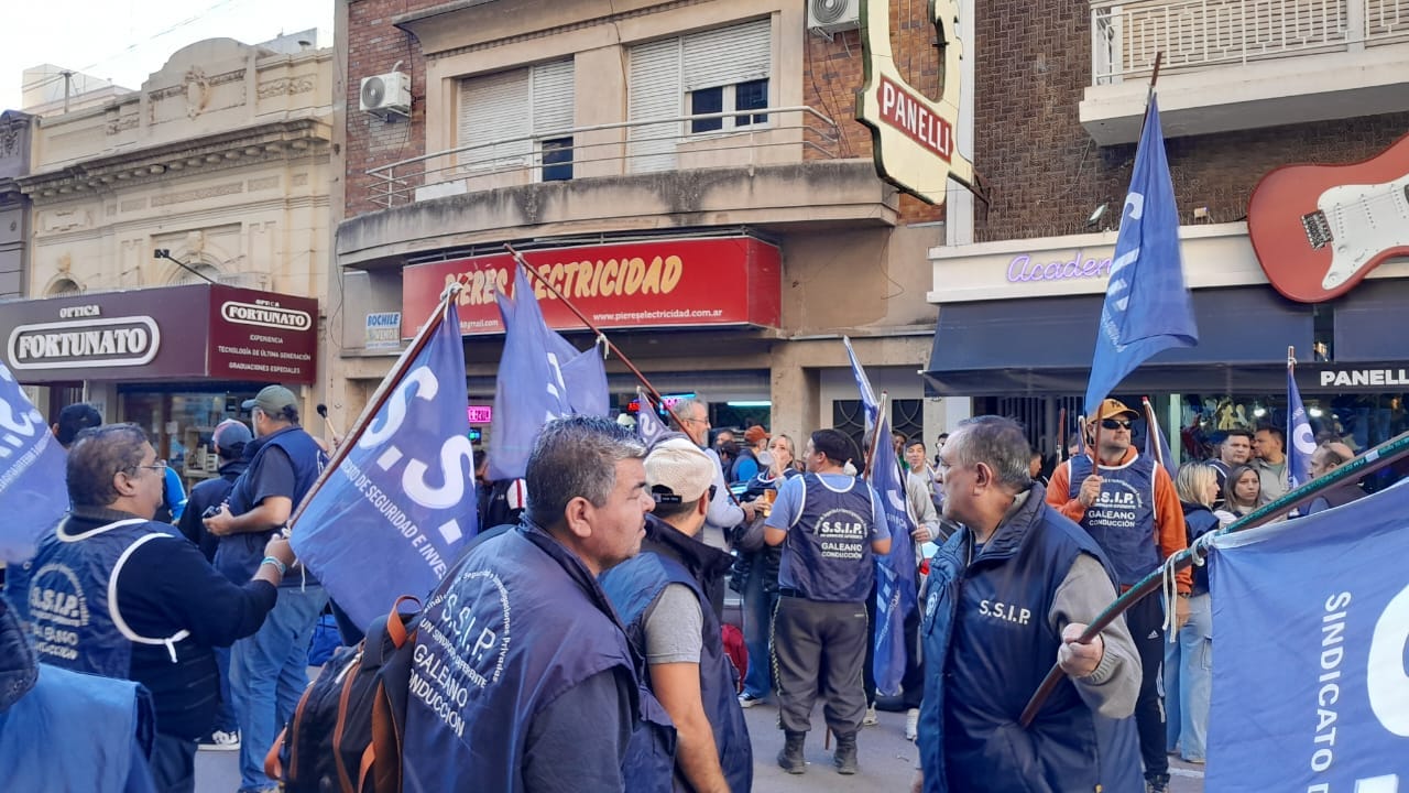 El SSIP se manifiesta en el Ministerio de Trabajo a la espera de un acuerdo con la empresa que despidió trabajadores