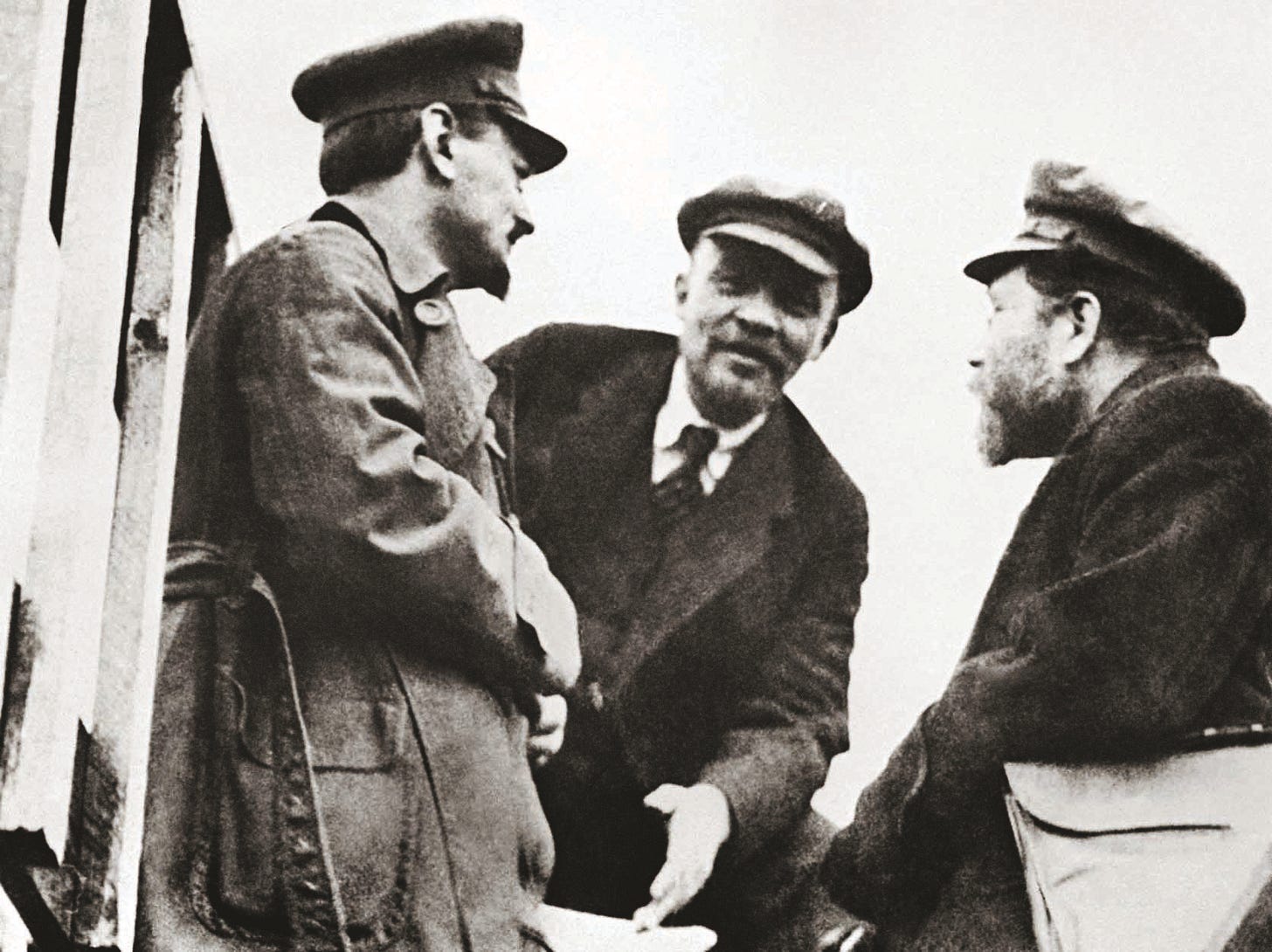 File:Trotsky, Lenin, Kamenev (1919).jpg - Wikimedia Commons