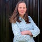 Cat Thomson writes's avatar