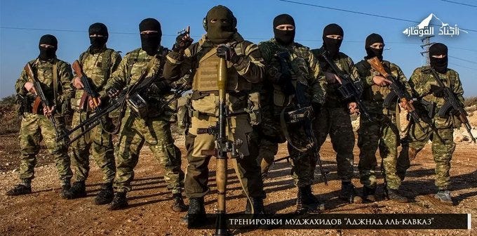 Men jinsiy aloqada edim va u oq suyuqlik oqardi. Oshiqning jinsiy olatini erining eshagida