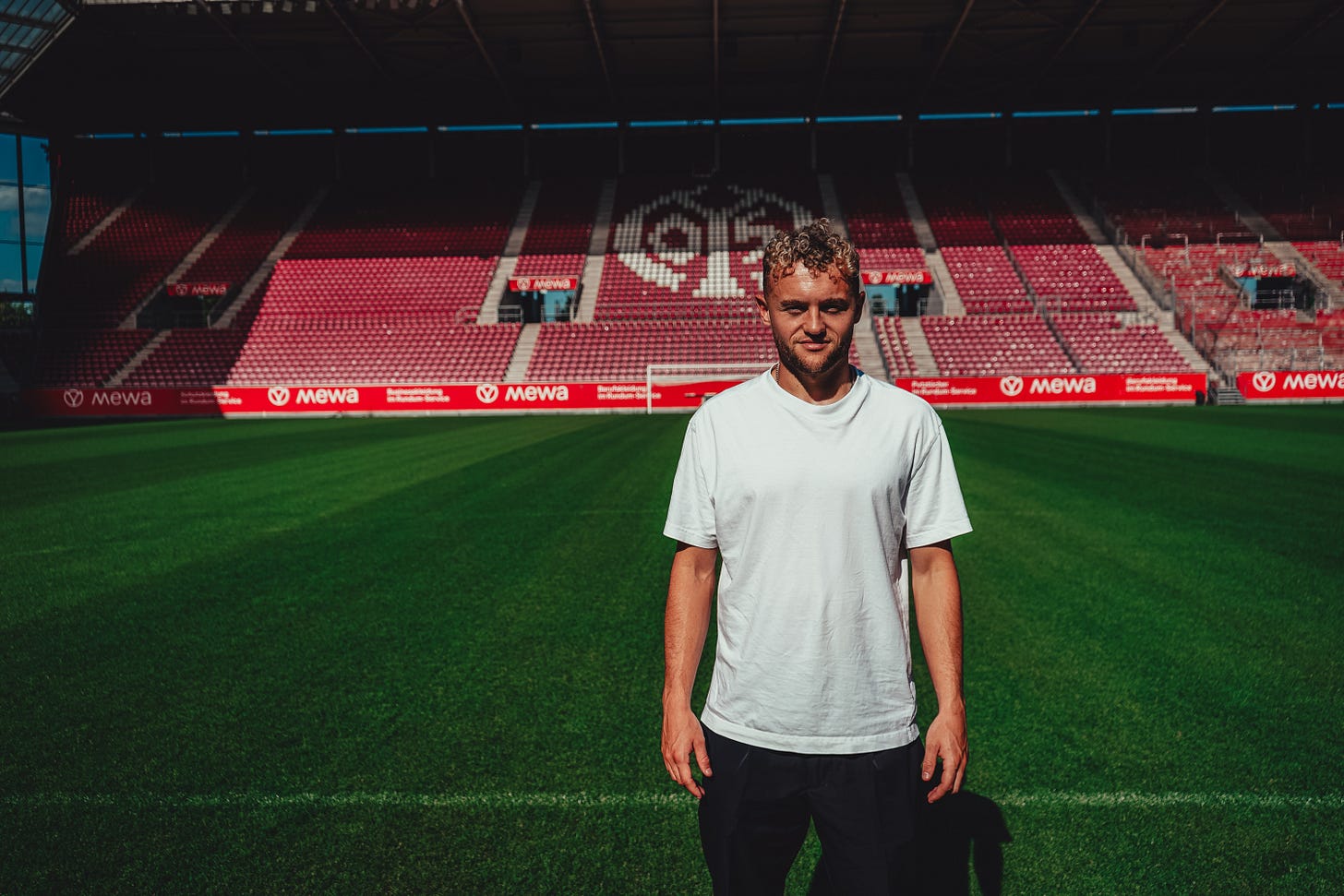 1. FSV Mainz 05 - Mainz 05 sign Benedict Hollerbach
