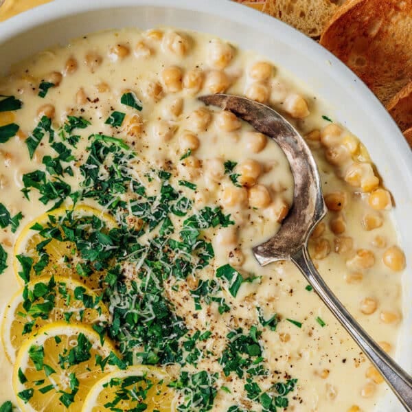 Lemon pepper chickpeas in a pan.