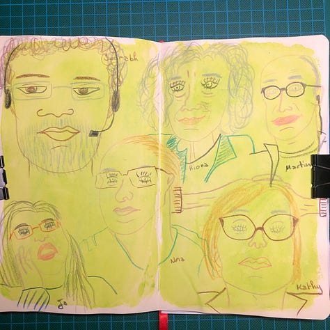 Photos des doubles-pages où j’ai dessiné 14 portraits aux crayons de couleurs Luminance de Caran d'Ache sur des fonds à l’aquarelle : rose, vert et bleu.