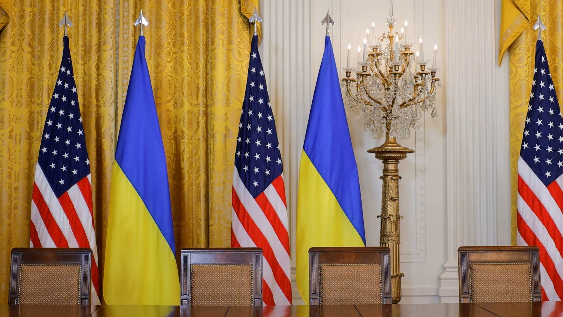 Keith Haring's subversive Berlin Wall mural – The story behind, image size:1952x1098