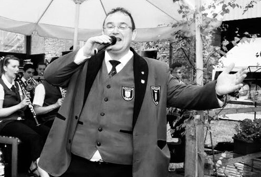 Maik Menzel bei einem Auftritt mit seinem Kyffhäuserlandorchester. Maik Menzel bei einem Auftritt mit seinem Kyffhäuserlandorchester.